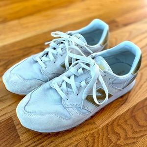 New Balance 520 Sneakers